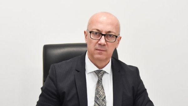 НЕМА МЕСТА ОПУШТАЊУ: Српска листа предала кандидатуре - Најава уједињења албанских партија јасан сигнал (ФОТО/ВИДЕО) НЕМА МЕСТА ОПУШТАЊУ: Српска листа предала кандидатуре - Најава уједињења албанских партија јасан сигнал (ФОТО/ВИДЕО)