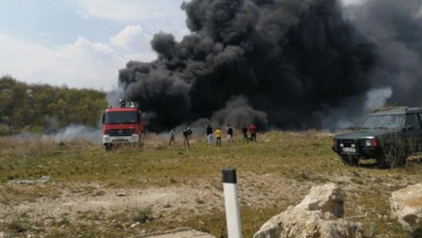 БЕСНЕ ПОЖАРИ У НИКШИЋУ: Активно више жаришта - нестало пет особа! (ФОТО) БЕСНЕ ПОЖАРИ У НИКШИЋУ: Активно више жаришта - нестало пет особа! (ФОТО)