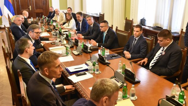 СТРАНКЕ ХОЋЕ И ОБУКУ КОНТРОЛОРА: Који захтеви опозиције би могли да буду преточени у предизборна правила СТРАНКЕ ХОЋЕ И ОБУКУ КОНТРОЛОРА: Који захтеви опозиције би могли да буду преточени у предизборна правила
