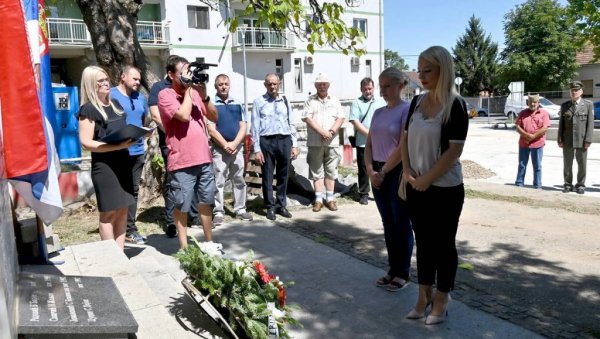 ДА РАТА ВИШЕ НЕ БУДЕ: У Јакову положени венци палим борцима ДА РАТА ВИШЕ НЕ БУДЕ: У Јакову положени венци палим борцима