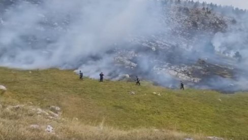 ПОЖАРИ У ЦРНОЈ ГОРИ: Ватрогасци улажу надљудске напоре да угасе ватру (ФОТО) ПОЖАРИ У ЦРНОЈ ГОРИ: Ватрогасци улажу надљудске напоре да угасе ватру (ФОТО)