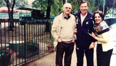 ПРЕМИНУО ЛЕГЕНДАРНИ ТЕНИСЕР: Ђоковић му као 8-годишњак потписао да ће бити број један, Београдски фантом харао у његовом поршеу ПРЕМИНУО ЛЕГЕНДАРНИ ТЕНИСЕР: Ђоковић му као 8-годишњак потписао да ће бити број један, Београдски фантом харао у његовом поршеу