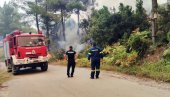 ПОЖАР КОД ВАЉЕВА: Ватра се приближила железничкој станици, гори и на путу ка Дивчибарама ПОЖАР КОД ВАЉЕВА: Ватра се приближила железничкој станици, гори и на путу ка Дивчибарама