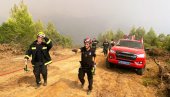 ХВАЛА БРАЋО СРБИ!: Загрљај грчког и српског ватрогасца у ватреној стихији на Евији (ФОТО) ХВАЛА БРАЋО СРБИ!: Загрљај грчког и српског ватрогасца у ватреној стихији на Евији (ФОТО)