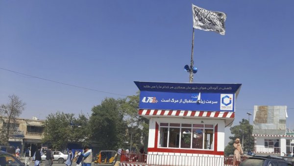 ГРАДОВИ ПАДАЈУ КАО ДОМИНЕ: Талибани преузели контролу над центром четврте по реду авганистанске провинције после повлачења западних војника ГРАДОВИ ПАДАЈУ КАО ДОМИНЕ: Талибани преузели контролу над центром четврте по реду авганистанске провинције после повлачења западних војника