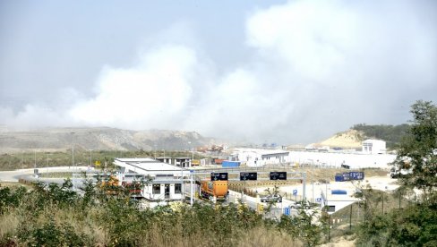 VATRA POD KONTROLOM, SAD PRETE ISPARENJA: Vatrogasci i nadležni službe dežuraju na deponiji u Vinči, struka upozorava na zagađenje vazduha VATRA POD KONTROLOM, SAD PRETE ISPARENJA: Vatrogasci i nadležni službe dežuraju na deponiji u Vinči, struka upozorava na zagađenje vazduha