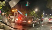 SAOBRAĆAJNA NESREĆA U BULEVARU OSLOBOĐENJA: Direktan sudar dva automobila (FOTO) SAOBRAĆAJNA NESREĆA U BULEVARU OSLOBOĐENJA: Direktan sudar dva automobila (FOTO)