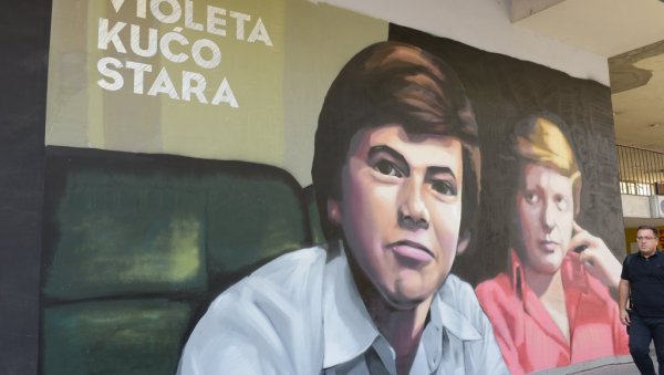 „ВИОЛЕТА, КУЋО СТАРА…“: Нови мурал на зиду краљевачког биоскопа „ВИОЛЕТА, КУЋО СТАРА…“: Нови мурал на зиду краљевачког биоскопа
