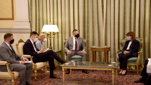 VULIN SE SASTAO SA SAKELAROPULU: Ministar predsednici Grčke preneo izraze solidarnosti predsednika Vučića VULIN SE SASTAO SA SAKELAROPULU: Ministar predsednici Grčke preneo izraze solidarnosti predsednika Vučića