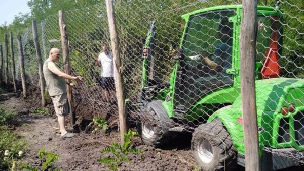 ЛОВЦИ ЗАВРНУЛИ РУКАВЕ: Почела адаптација објекта за узгој дивљачи у Лаудоновцу ЛОВЦИ ЗАВРНУЛИ РУКАВЕ: Почела адаптација објекта за узгој дивљачи у Лаудоновцу