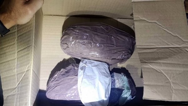 МАРИХУАНА И СЕМЕНКЕ У СТАНУ: Пиротска полиција запленила дрогу МАРИХУАНА И СЕМЕНКЕ У СТАНУ: Пиротска полиција запленила дрогу