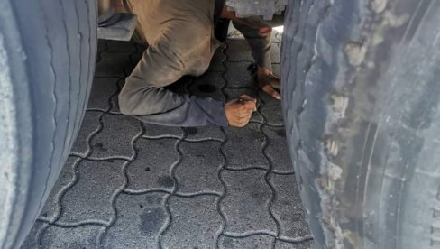 ŠVERCOVALI 36 MIGRANATA: Saslušana dvojica, koja su kamionom prevozila strance bez putnih isprava ŠVERCOVALI 36 MIGRANATA: Saslušana dvojica, koja su kamionom prevozila strance bez putnih isprava