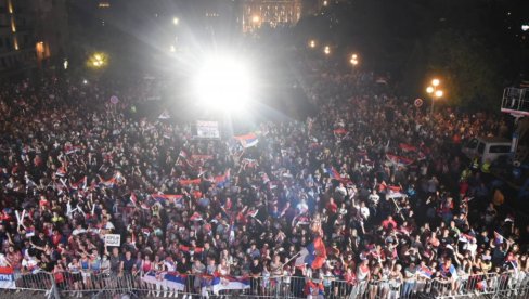 VESELI SE SRPSKI RODE: Uzavrela atmosfera na terasi Starog dvora, očekuju se naši olimpijci! VESELI SE SRPSKI RODE: Uzavrela atmosfera na terasi Starog dvora, očekuju se naši olimpijci!