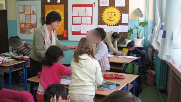 КОРОНА КРОЈИ СПИСКОВЕ: Интересовање родитеља за продужени боравак деце после наставе КОРОНА КРОЈИ СПИСКОВЕ: Интересовање родитеља за продужени боравак деце после наставе