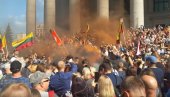 У ЛИТВАНИЈИ ХАОС ЗБОГ НОВИХ КОРОНА МЕРА: Протест испред парламента прерастао у насиље (ВИДЕО)