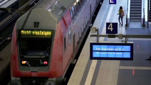 MAKRON BI KAO NEMCI: Mesečna karta od 49 evra za sav lokalni i regionalni javni prevoz MAKRON BI KAO NEMCI: Mesečna karta od 49 evra za sav lokalni i regionalni javni prevoz