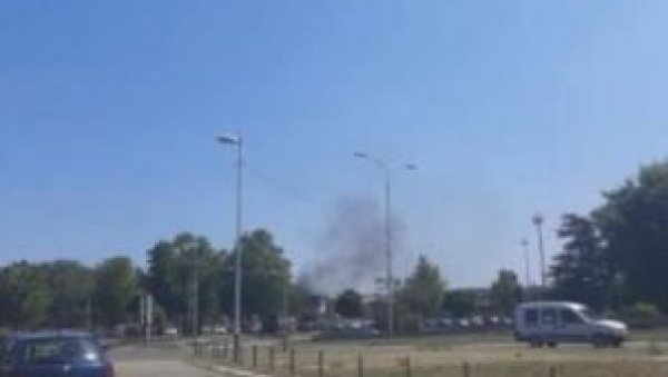 ПОЖАР ИСПОД ГАЗЕЛЕ: Возачи се пробијали кроз густ дим, још увек није познато шта се запалило ПОЖАР ИСПОД ГАЗЕЛЕ: Возачи се пробијали кроз густ дим, још увек није познато шта се запалило