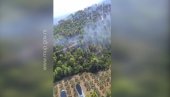SNIMAK IZ HELIKOPTERA: Ovako hrabri srpski vatrogasci spasavaju Grčku od stravičnih požara (VIDEO) SNIMAK IZ HELIKOPTERA: Ovako hrabri srpski vatrogasci spasavaju Grčku od stravičnih požara (VIDEO)