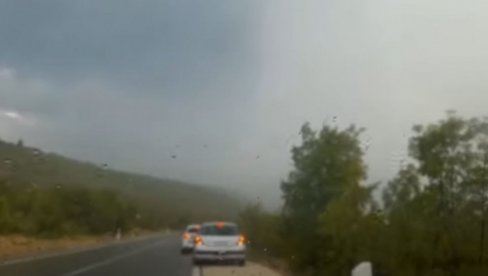 NEVREME ZAHVATILO DALMACIJU: Padao grad veličine oraha, temperature pale za 15 stepeni za samo pola sata NEVREME ZAHVATILO DALMACIJU: Padao grad veličine oraha, temperature pale za 15 stepeni za samo pola sata