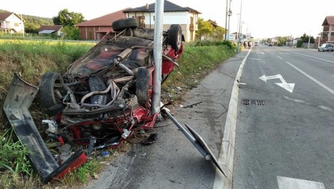 FOTOGRAFIJE SA MESTA NESREĆE U KRUŠEVCU: Mladić poginuo u teškom udesu - automobil prevrnut na krov i potpuno smrskan (FOTO) FOTOGRAFIJE SA MESTA NESREĆE U KRUŠEVCU: Mladić poginuo u teškom udesu - automobil prevrnut na krov i potpuno smrskan (FOTO)