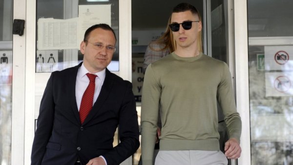 ВРАЊЕШ ОПЕТ У ЦЕНТРУ СКАНДАЛА: УЕФА га јури због тетоваже четничког војводе ВРАЊЕШ ОПЕТ У ЦЕНТРУ СКАНДАЛА: УЕФА га јури због тетоваже четничког војводе