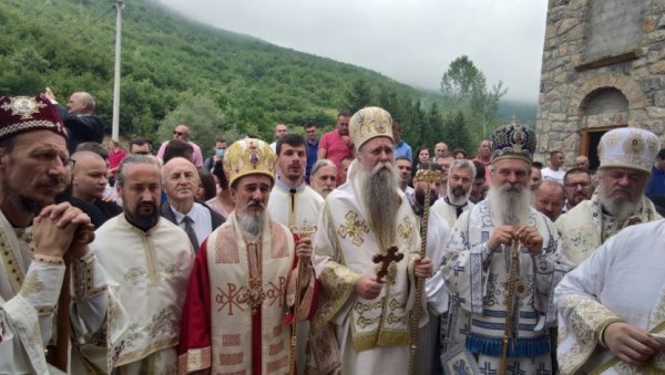 НОВИ ЖИВОТ ДРЕВНЕ СВЕТИЊЕ: У Црнчи код Бијелог Поља обављено освећење манастира Светог Јована Крститеља (ФОТО/ВИДЕО) НОВИ ЖИВОТ ДРЕВНЕ СВЕТИЊЕ: У Црнчи код Бијелог Поља обављено освећење манастира Светог Јована Крститеља (ФОТО/ВИДЕО)