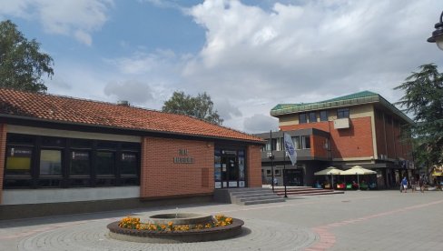 FUDBALSKI SPEKTAKL U KLADOVU: Fudbalski turnir 3 na 3 okupiće ekipe iz Srbije i Rumunije FUDBALSKI SPEKTAKL U KLADOVU: Fudbalski turnir 3 na 3 okupiće ekipe iz Srbije i Rumunije