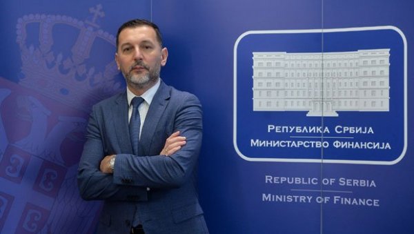 ОД ЦАРИНА ЗА ПЕТИНУ ВИШЕ НЕГО ЛАНЕ: Од дажбина, од почетка године, у буџет се слило 428 милијарди динара ОД ЦАРИНА ЗА ПЕТИНУ ВИШЕ НЕГО ЛАНЕ: Од дажбина, од почетка године, у буџет се слило 428 милијарди динара