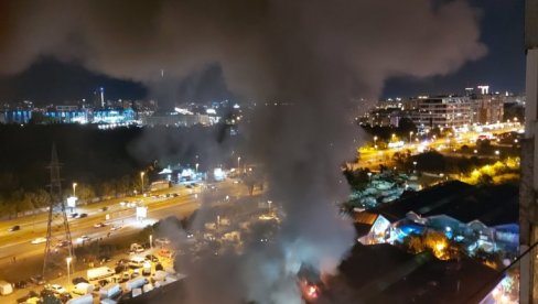 ДРАМА НА НОВОМ БЕОГРАДУ: Ватра поново букнула, пламен се шири (ВИДЕО) ДРАМА НА НОВОМ БЕОГРАДУ: Ватра поново букнула, пламен се шири (ВИДЕО)