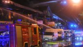 ВАТРОГАСАЦ НА КОЛЕНИМА: Херојска борба ватрогасаца у Блоку 70 исцрпела јунака (ФОТО) ВАТРОГАСАЦ НА КОЛЕНИМА: Херојска борба ватрогасаца у Блоку 70 исцрпела јунака (ФОТО)