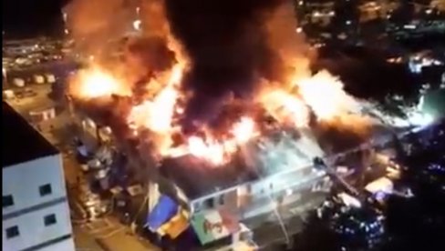 ТЕК ИЗ ВАЗДУХА СЕ ВИДИ ПРАВО СТАЊЕ КАТАСТРОФЕ: Језив снимак пожара у Блоку 70 ТЕК ИЗ ВАЗДУХА СЕ ВИДИ ПРАВО СТАЊЕ КАТАСТРОФЕ: Језив снимак пожара у Блоку 70