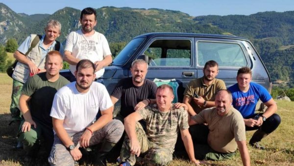 МРТВУ ЈЕ ПРОНАШЛИ ЛОВЦИ: Старица из планинског засеока Петника код Љубовије нестала пре пет дана - пронађена у провалији надомак куће МРТВУ ЈЕ ПРОНАШЛИ ЛОВЦИ: Старица из планинског засеока Петника код Љубовије нестала пре пет дана - пронађена у провалији надомак куће