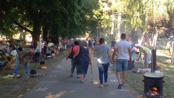 КУЛИНАРСКО ТАКМИЧЕЊЕ: У суботу Пасуљијада на обали Дунава КУЛИНАРСКО ТАКМИЧЕЊЕ: У суботу Пасуљијада на обали Дунава