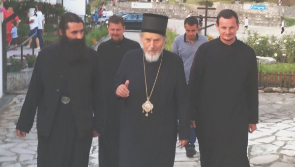 ХУМАНИ ГЕСТ ЕПАРХИЈЕ ШАБАЧКЕ: Поклонили 120.000 динара породици којој је изгорела кућа ХУМАНИ ГЕСТ ЕПАРХИЈЕ ШАБАЧКЕ: Поклонили 120.000 динара породици којој је изгорела кућа