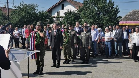 СЕЋАЊЕ НА МИШАРСКЕ ЈУНАКЕ: Велика свечаност у шабачком крају (ФОТО) СЕЋАЊЕ НА МИШАРСКЕ ЈУНАКЕ: Велика свечаност у шабачком крају (ФОТО)