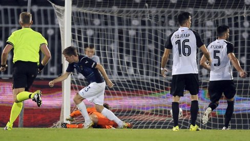 NIJE DOBRO POČELO: Partizan primio gol, Karvaljo savladao Popovića (VIDEO) NIJE DOBRO POČELO: Partizan primio gol, Karvaljo savladao Popovića (VIDEO)