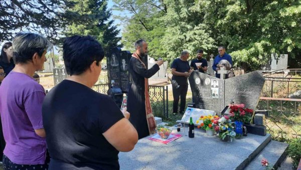 ГОДИШЊИЦА ЗЛОЧИНА У ГОРАЖДЕВЦУ: Одржан парастос српским дечацима убијеним на реци Бистрици - Ни после 18 година нико није одговарао ГОДИШЊИЦА ЗЛОЧИНА У ГОРАЖДЕВЦУ: Одржан парастос српским дечацима убијеним на реци Бистрици - Ни после 18 година нико није одговарао
