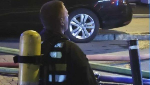 ОТКРИВЕНО КО ЈЕ ВАТРОГАСАЦ КОЈИ ЈЕ ПАО НА КОЛЕНА: Херој Стефан је у априлу извукао бебу из пожара, а потом је крстио ОТКРИВЕНО КО ЈЕ ВАТРОГАСАЦ КОЈИ ЈЕ ПАО НА КОЛЕНА: Херој Стефан је у априлу извукао бебу из пожара, а потом је крстио