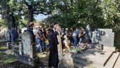 УБИЦЕ НЕПОЗНАТЕ И ПОСЛЕ 18 ГОДИНА: У Гораждевцу служен парастос дечацима које су албански терористи убили на Бистрици