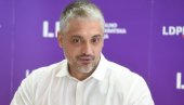 ЈЕДНА БУДАЛА ЈЕ УВЕК ДОВОЉНА: Огласио се Чедомир Јовановић након инцидента на аеродрому ЈЕДНА БУДАЛА ЈЕ УВЕК ДОВОЉНА: Огласио се Чедомир Јовановић након инцидента на аеродрому