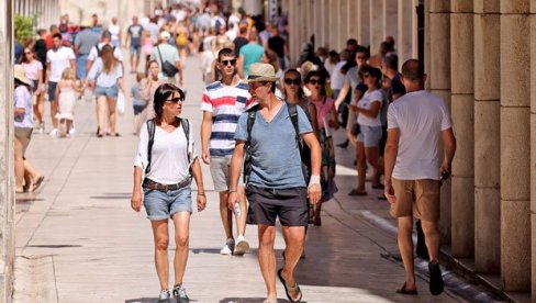 NAJVIŠE TURAKA I KINEZA: Srbiju u julu posetilo više od 270.000 stranaca! NAJVIŠE TURAKA I KINEZA: Srbiju u julu posetilo više od 270.000 stranaca!
