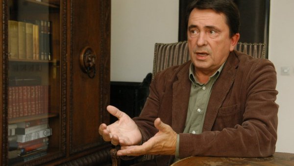НАГЛО СЕ ПОГОРШАЛО СТАЊЕ ЛАНЕТА ГУТОВИЋА: Глумац хитно прикључен на респиратор, налази се на интензивној нези НАГЛО СЕ ПОГОРШАЛО СТАЊЕ ЛАНЕТА ГУТОВИЋА: Глумац хитно прикључен на респиратор, налази се на интензивној нези