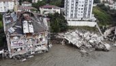 ТУРСКУ НЕ ПРЕСТАЈУ ДА ПОГАЂАЈУ НЕСРЕЋЕ: Најмање 40 особа настрадало у поплавама (ФОТО) ТУРСКУ НЕ ПРЕСТАЈУ ДА ПОГАЂАЈУ НЕСРЕЋЕ: Најмање 40 особа настрадало у поплавама (ФОТО)