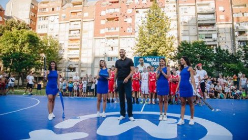 ИГРАЈ И ПОБЕДИ НА МОЗЗАРТОВОМ ТЕРЕНУ: Крагујевац добио кошаркашку оазу посвећену Рашку Катићу! (ВИДЕО) ИГРАЈ И ПОБЕДИ НА МОЗЗАРТОВОМ ТЕРЕНУ: Крагујевац добио кошаркашку оазу посвећену Рашку Катићу! (ВИДЕО)