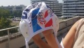 ЗЛАТНИ ДЕЛФИНИ ЗА МАЛОГ БОШКА: Нова хуманитарна лицитација - Капица са потписима српских ватерполиста на лицитацији (ФОТО)
