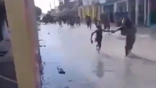 ПОТРЕСНИ СНИМЦИ СА ХАИТИЈА: Поплаве почеле по градовима - прети опасност од цунамија (ВИДЕО) ПОТРЕСНИ СНИМЦИ СА ХАИТИЈА: Поплаве почеле по градовима - прети опасност од цунамија (ВИДЕО)