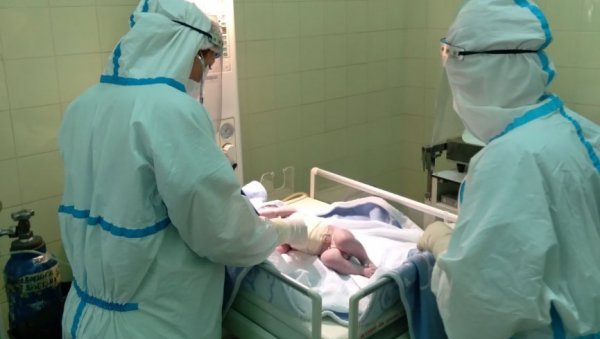 РОЂЕНА ЗДРАВА БЕБА У БИЈЕЉИНСКОЈ КОВИД БОЛНИЦИ: Породиља позитивна, добро се осећа РОЂЕНА ЗДРАВА БЕБА У БИЈЕЉИНСКОЈ КОВИД БОЛНИЦИ: Породиља позитивна, добро се осећа