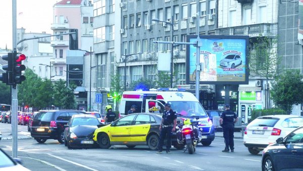 ЗА ПОЛА ГОДИНЕ ОТКРИВЕНО 1.200 БАХАТИХ ВОЗАЧА: Како зауставити и искоренити насилничко понашање на нашим путевима ЗА ПОЛА ГОДИНЕ ОТКРИВЕНО 1.200 БАХАТИХ ВОЗАЧА: Како зауставити и искоренити насилничко понашање на нашим путевима