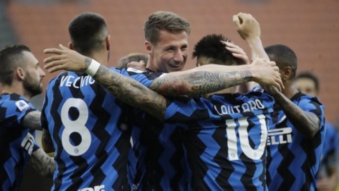 FUDBAL NA TV: Igraju se najjače lige, evo gde su prenosi FUDBAL NA TV: Igraju se najjače lige, evo gde su prenosi