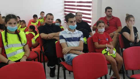 ŠKOLICA ZA MALE VATROGASCE: U Zrenjaninu održana dvodnevna radionica ŠKOLICA ZA MALE VATROGASCE: U Zrenjaninu održana dvodnevna radionica